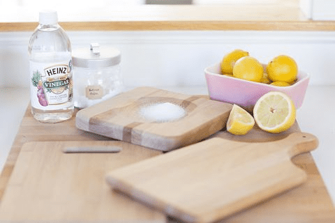 cleaning cutting board with baking soda
