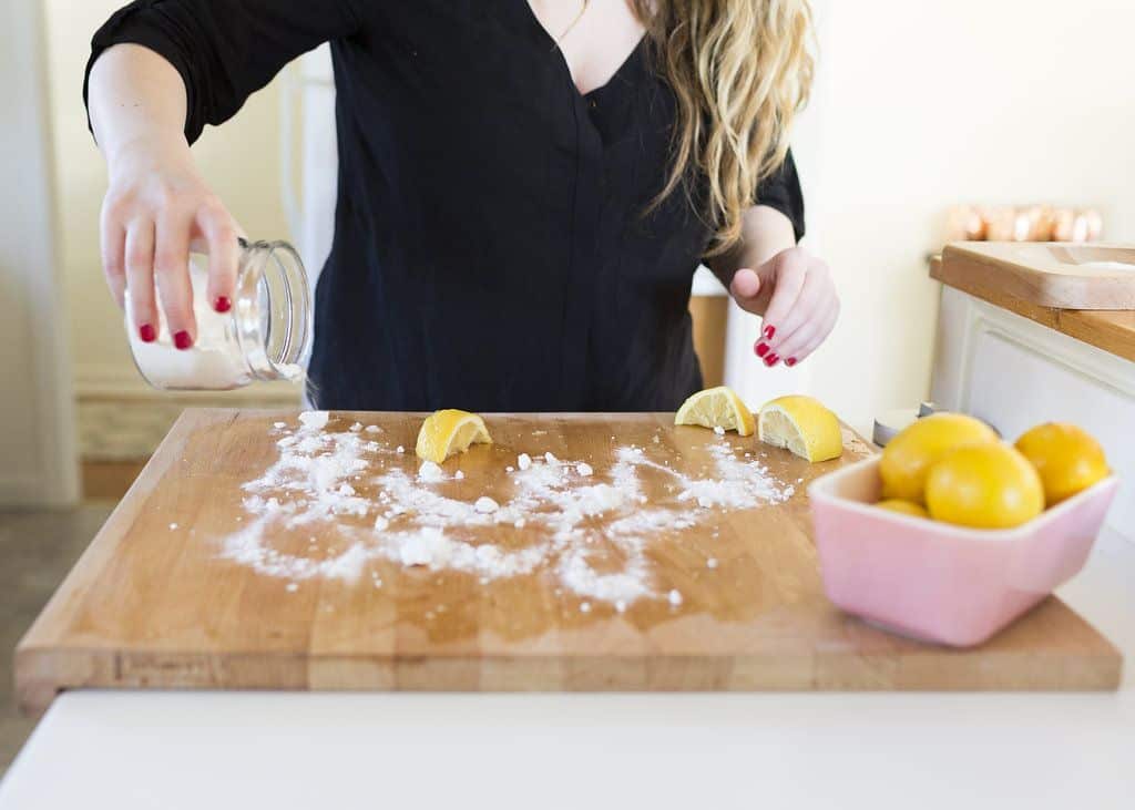 Remove mold using baking soda and lemon