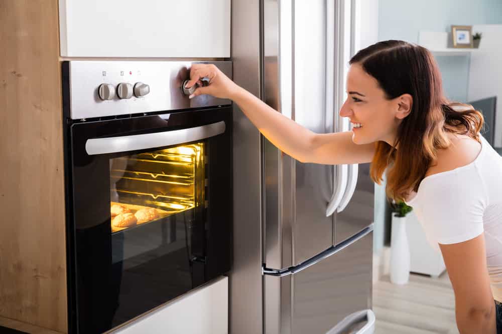 Oven Light Won’t Turn Off: Possible Causes and Solutions